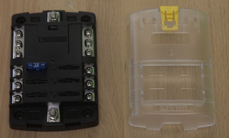 6 Blade Fuse Block with Built in Bus Bar