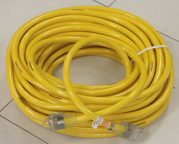 100 ft. 15a/125v/1875w Extension Cord with Power Indicator Light